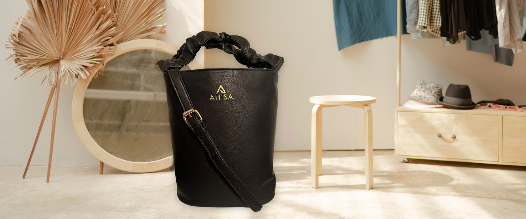 Bettye’s Bucket Bag-Caviar Black